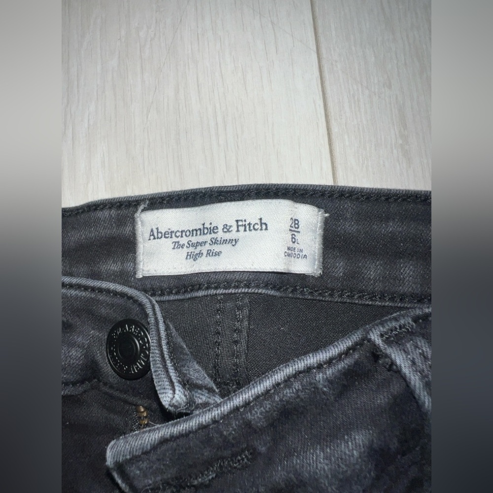 Abercrombie & Fitch The Super Skinny High Rise Jean